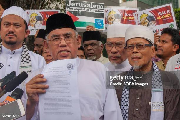 President of MAPIM, Mohd Azmi seen holding a memorandum to Donald Trump at Kuala Lumpur to show his support against the Israel cruelty. Even it is...