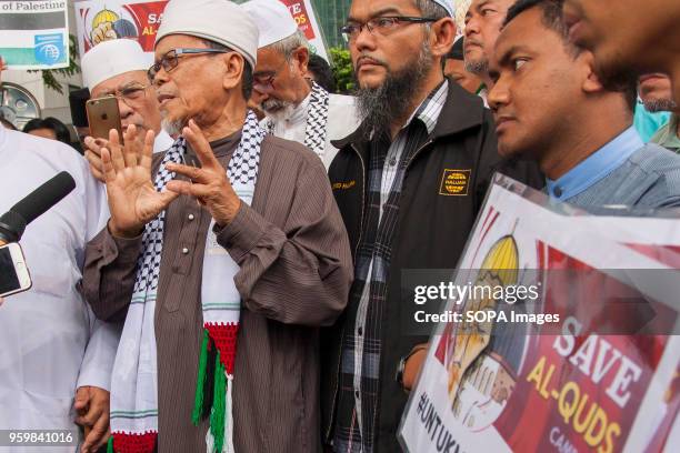 Ustaz Ahmad Awang from Amanah political party seen at Kuala Lumpur to show his support against the Israel cruelty. Even it is the holy Ramadhan,...