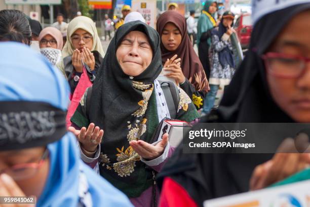 More than hundred protesters seen gathering to pray while showing their support against the Israel cruelty. Even it is the holy Ramadhan, hundreds of...