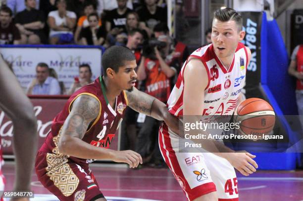 Dairis Bertans of EA7 competes with Edgar Sosa of Umana during the LBA LegaBasket match between Reyer Umana Venezia and Olimpia EA7 Armani Milano at...