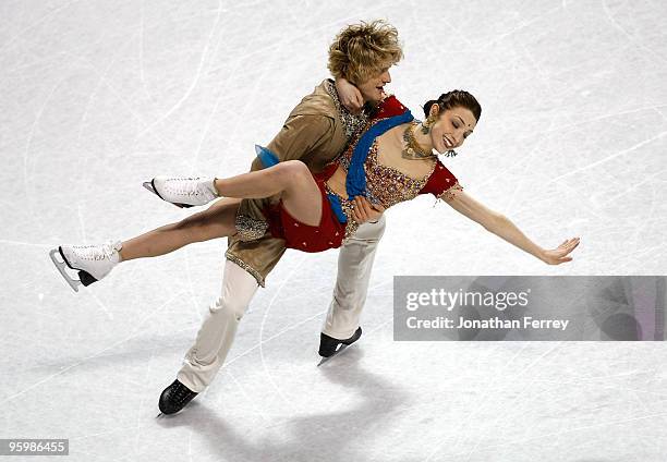 Meryl Davis and Charlie White skate during the dance original program at the US Figure Skating Championships at Spokane Arena on January 22, 2010 in...
