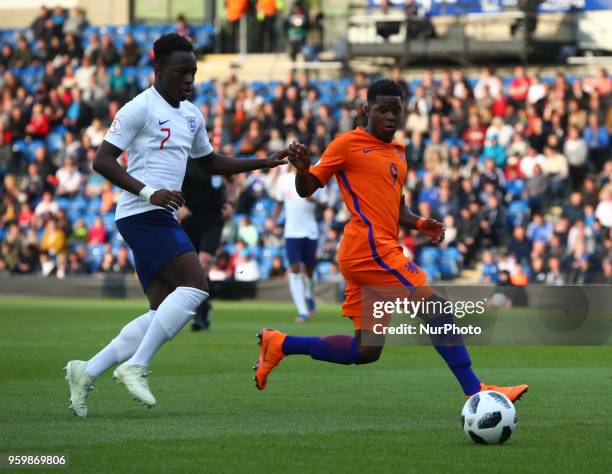 Arvin Appiah of England Under 17 and Daishawn Redan of Netherlands Under 17 during the UEFA Under-17 Championship Semi-Final match between England...