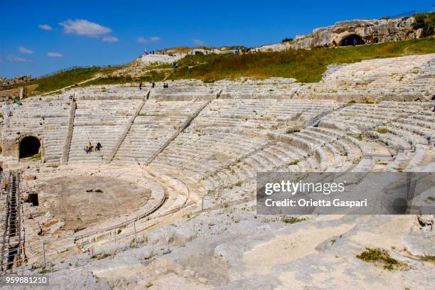 syracuse, grieks theater - sicilië, italië - klassiek theater stockfoto's en -beelden