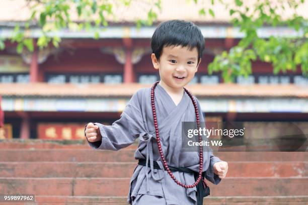 little happy apprentice monk - buddhist-monk-meditating stock pictures, royalty-free photos & images