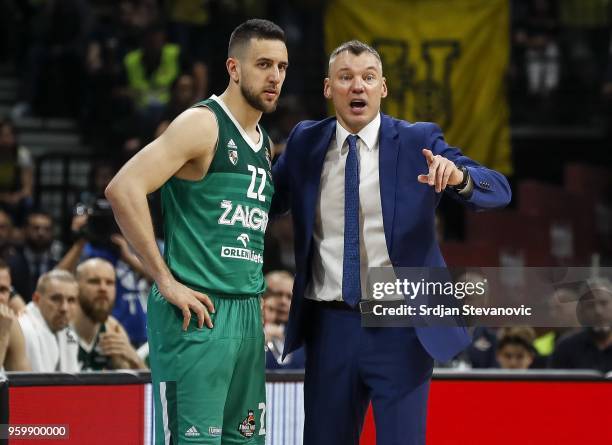 Head coach Sarunas Jasikevicius speaks with Vasilije Micic of Zalgiris during the Turkish Airlines Euroleague Final Four Belgrade 2018 Semifinal...