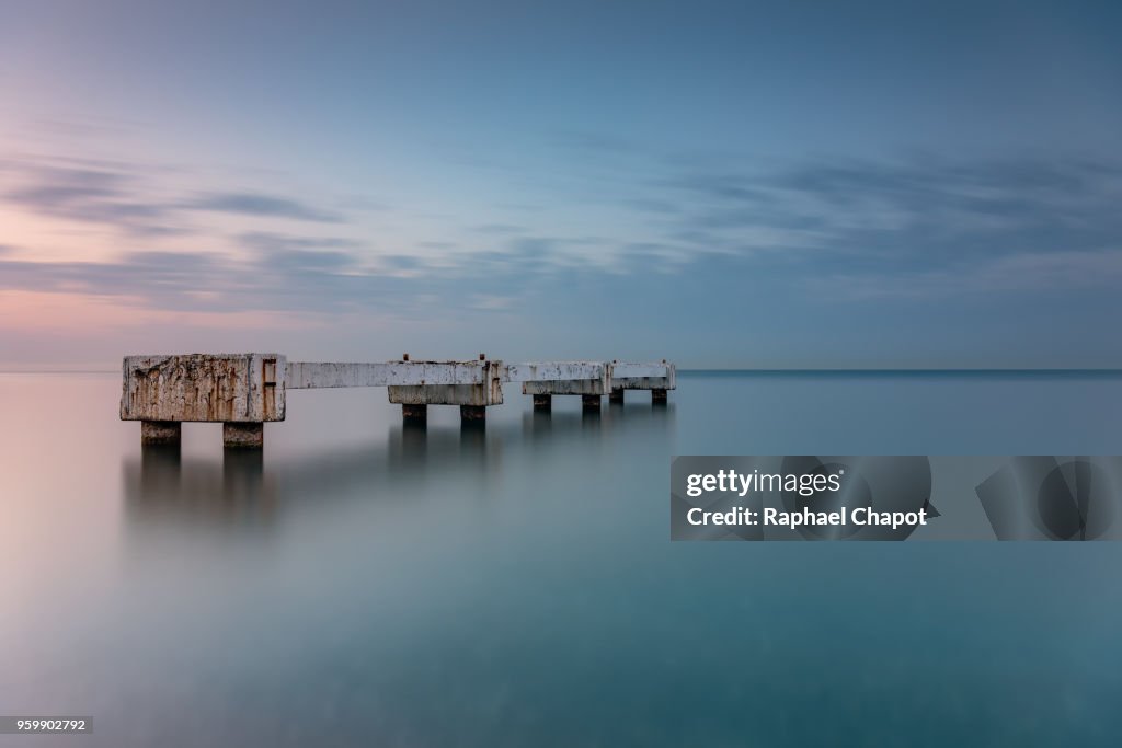 Photograph of a pontoon in Nice