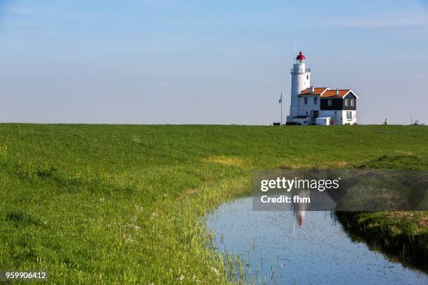 lighthouse paard van marken (marken, netherlands) - ijsselmeer stock pictures, royalty-free photos & images