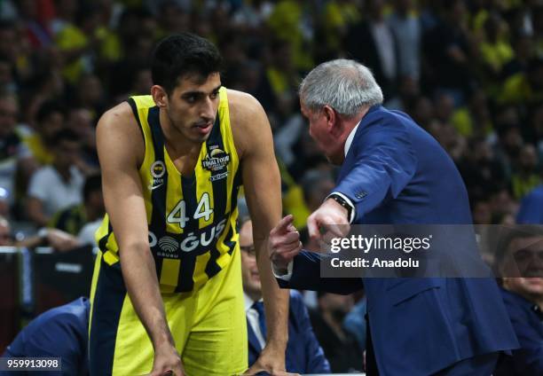 Fenerbahce's head coach Zeljko Obradovic gives tactics to Ahmet Duveri during the Turkish Airlines EuroLeague Final Four match between Fenerbahce...