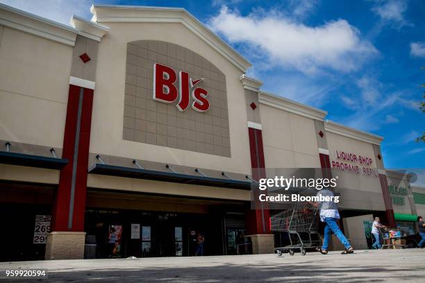 Customer pushes a shopping cart towards the entrance of a BJ's Wholesale Club Holdings Inc. Location in Miami, Florida, U.S., on Friday, May 18,...
