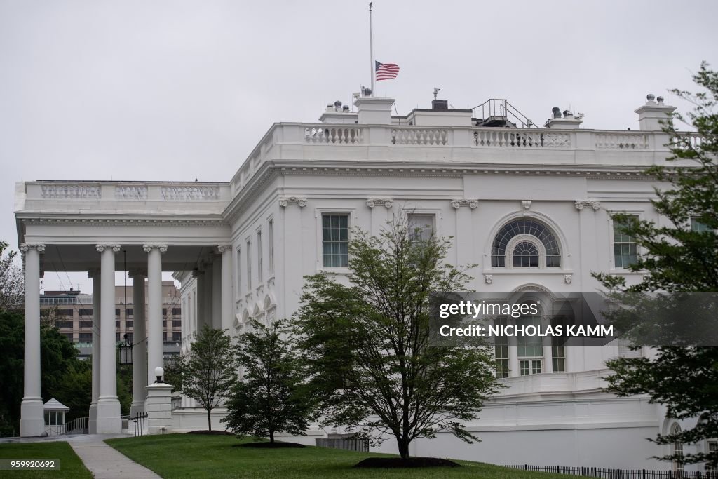 US-SHOOTING-TEXAS-WHITE HOUSE-HALF-STAFF