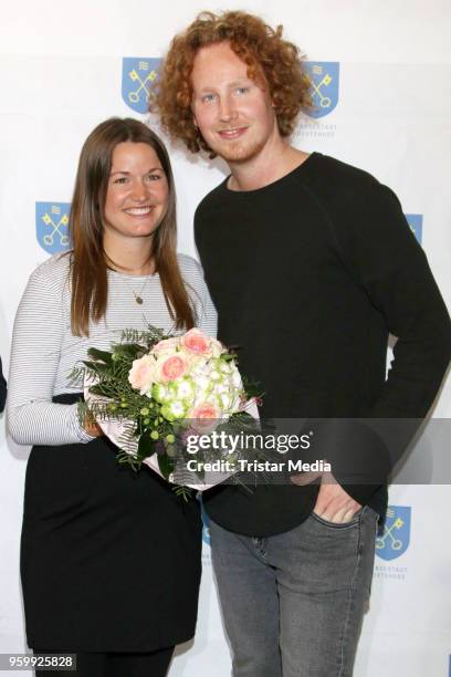 Michael Schulte arrives with his pregnant Katharina Mayer girlfriend in his hometown for a enty in the golden city book and a short concert on May...