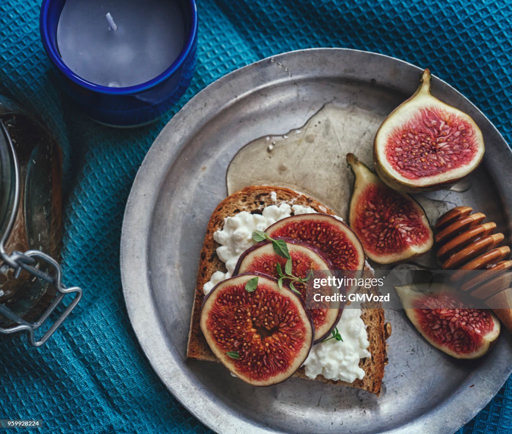 Brown Bread with Cottage Cheese, Figs and Honey