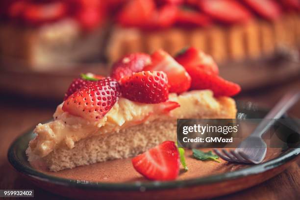 homemade strawberry tart with vanilla cream - strawberry shortcake stock pictures, royalty-free photos & images