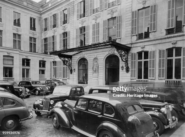 Entrance courtyard, British Embassy offices, Paris, France, 1964. Photographed for the Ministry of Public Building and Works. Artist Unknown.