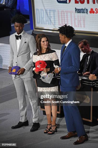 Josh Jackson of the Phoenix Suns, Actress, Jami Gertz and De'Aaron Fox of the Sacramento Kings pose for a photo during the NBA Draft Lottery on May...