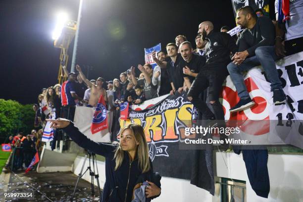 Injured Laure Boulleau of PSG with the PSG fans following the French Women's Division 1 match between Paris Saint Germain and Lyon on May 18, 2018 in...