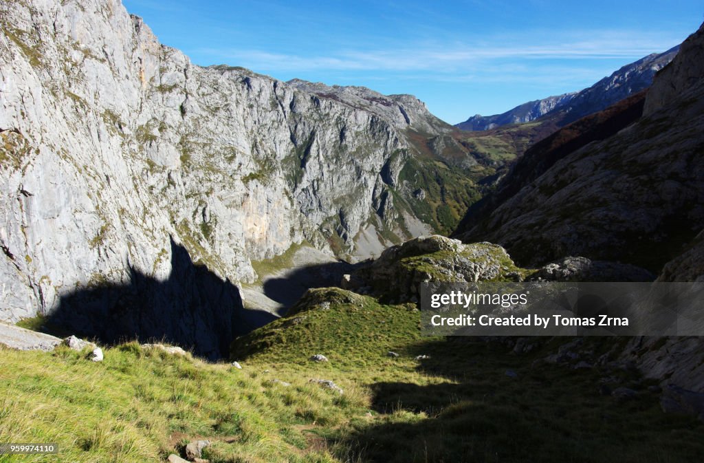 Rugged scenery of Canal de Amuesa