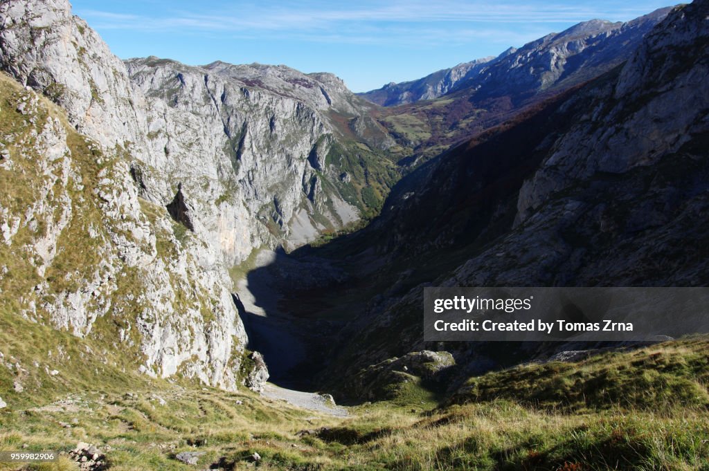 Rugged scenery of Canal de Amuesa