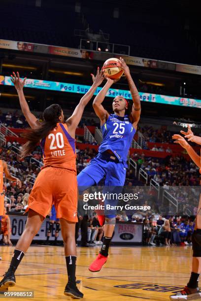 Glory Johnson of the Dallas Wings shoots the ball against the Phoenix Mercury on May 18, 2018 at Talking Stick Resort Arena in Phoenix, Arizona. NOTE...