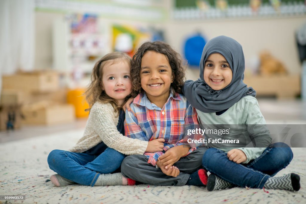 Ethenically 多樣化的孩子相片