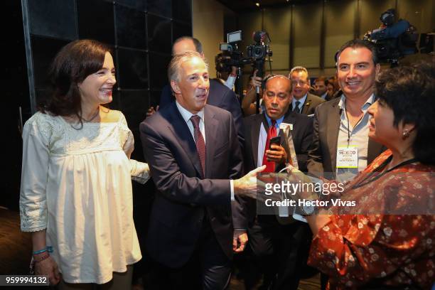 Jose Antonio Meade presidential candidate for the Coalition All For Mexico and his wife Juana Cuevas greet a member of the organization prior a...