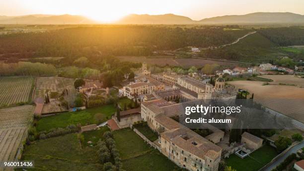 sunset over monastery of santes creus. completed in 1225 it is one of the most important cistercian monasteries in catalonia. in 1835 the monks left the monastery and was declared a national monument in 1921 - tarragona stock pictures, royalty-free photos & images