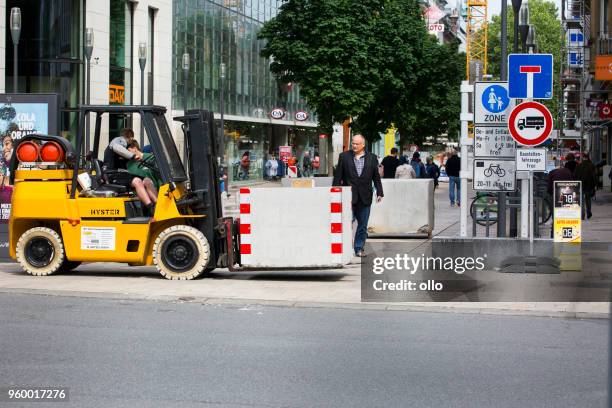 installing anti-terror road blocks - prevent terrorism stock pictures, royalty-free photos & images