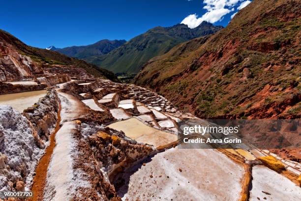 salinas de maras salt evaporation ponds in cusco region, peru - moray cusco fotografías e imágenes de stock
