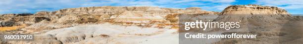 panoramic landscape of the canadian badlands, alberta, canada - drumheller stock pictures, royalty-free photos & images