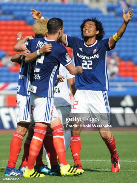 Takahiro Ogiwara of Yokohama F.Marinos celebrates scoring his team's fiurth goal during the J.League J1 match between Yokohama F.Marinos and V-Varen...