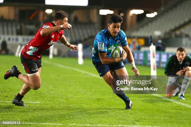 Rieko Ioane scores a try for the Blues during the round 14 Super Rugby match between the Blues and the Crusaders at Eden Park on May 19, 2018 in...
