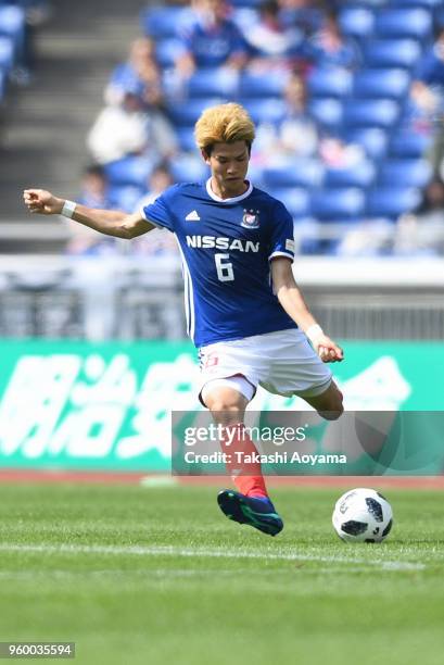 Takahiro Ohgihara of the Yokohama F.Marinos in action during the J.League J1 match between Yokohama F.Marinos and V-Varen Nagasaki at Nissan Stadium...