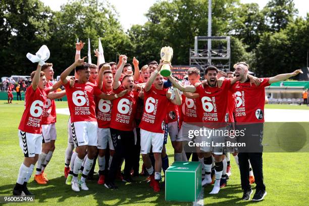 The team of SC Freiburg U19 celebrates after winning the DFB Juniors Cup 2018 Final between 1. FC Kaiserslautern U19 and SC Freiburg U19 at Stadion...