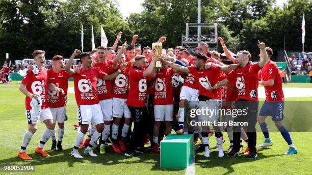 The team of SC Freiburg U19 celebrates after winning the DFB Juniors Cup 2018 Final between 1. FC Kaiserslautern U19 and SC Freiburg U19 at Stadion...