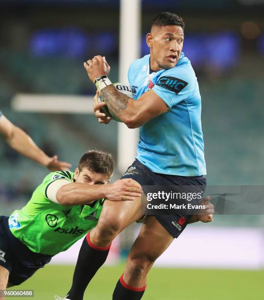 Israel Folau of the Waratahs is tackled during the round 14 Super Rugby match between the Waratahs and the Highlanders at Allianz Stadium on May 19,...