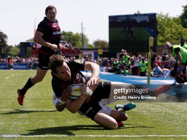Chris Wyles of Saracens scores his sides third try during the Aviva Premiership Semi-Final match between Saracens and Wasps at Allianz Park on May...