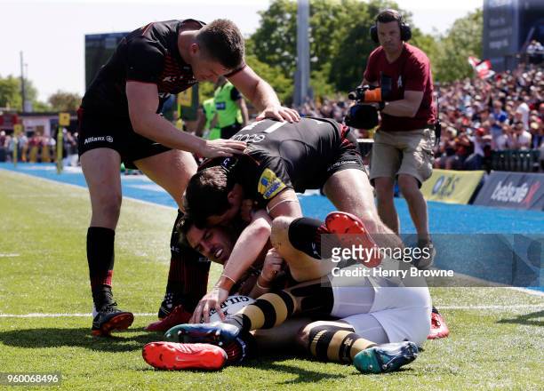 Chris Wyles of Saracens scores his sides third try during the Aviva Premiership Semi-Final match between Saracens and Wasps at Allianz Park on May...