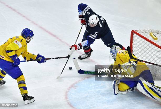 S Nick Bonino vies with Sweden's Mikael Wikstrand and Sweden's goalie Anders Nilsson during the semifinal match Sweden vs USA of the 2018 IIHF Ice...