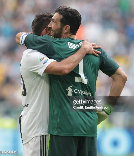 Gianluigi Buffon of Juventus FC embraces Andrea Barzagli of Juventus FC during the serie A match between Juventus and Hellas Verona FC at Allianz...