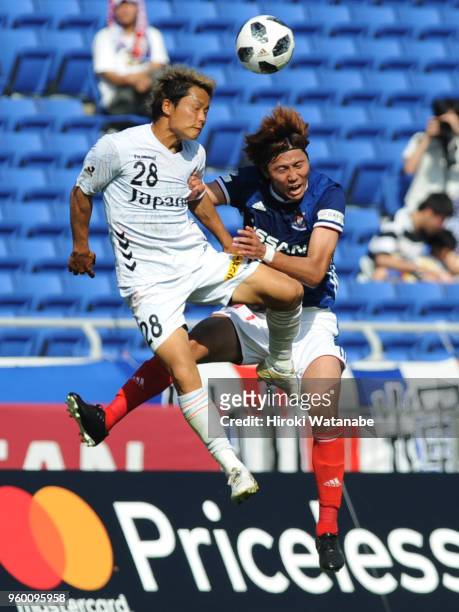 Hijiri Onaga of V-Varen Nagasaki in action during the J.League J1 match between Yokohama F.Marinos and V-Varen Nagasaki at Nissan Stadium on May 19,...
