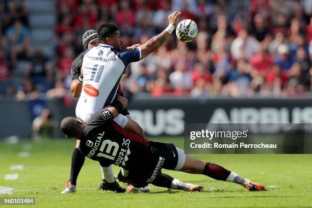 David Smith of Castres is tackled by Gael Fickou of Toulouse during the French Top 14 match between Stade Toulousain and Castres at Stade Ernest...