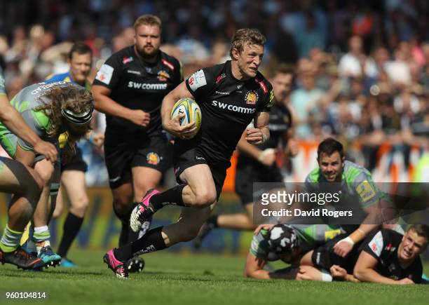 Lachie Turner of Exeter breaks with the ball during the Aviva Premiership Semi Final between Exeter Chiefs and Newcastle Falcons at Sandy Park on May...