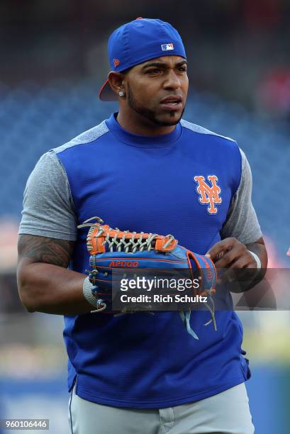 Yoenis Cespedes of the New York Mets warms up before a game against the Philadelphia Phillies at Citizens Bank Park on May 11, 2018 in Philadelphia,...
