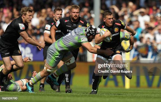 Joe Simmonds of Exeter breaks with the ball during the Aviva Premiership Semi Final between Exeter Chiefs and Newcastle Falcons at Sandy Park on May...
