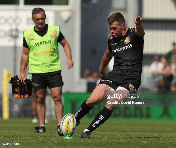 Joe Simmonds of Exeter kicks a penalty during the Aviva Premiership Semi Final between Exeter Chiefs and Newcastle Falcons at Sandy Park on May 19,...