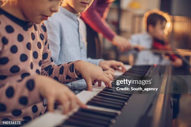 kids making music - keyboard instrument stock pictures, royalty-free photos & images