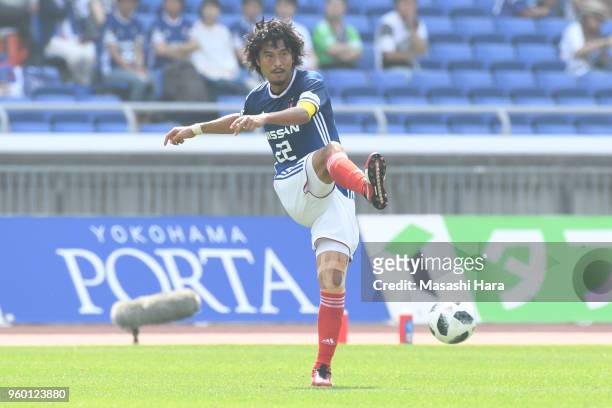 Yuji Nakazawa of Yokohama F.Marinos in action during the J.League J1 match between Yokohama F.Marinos and V-Varen Nagasaki at Nissan Stadium on May...