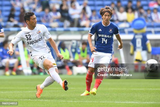 Yuhei Tokunaga of V-Varen Nagasaki in action during the J.League J1 match between Yokohama F.Marinos and V-Varen Nagasaki at Nissan Stadium on May...