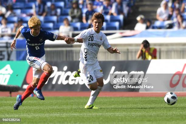 Takashi Sawada of V-Varen Nagasaki and Takahiro Ogihara of Yokohama F.marinos compete for the ball during the J.League J1 match between Yokohama...