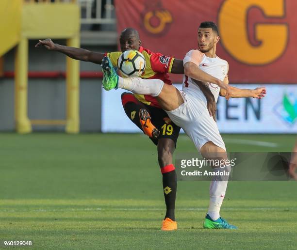 Younes Belhanda of Galatasaray in action against Demba Ba of Goztepe during Turkish Super Lig soccer match between Goztepe and Galatasaray at Bornova...